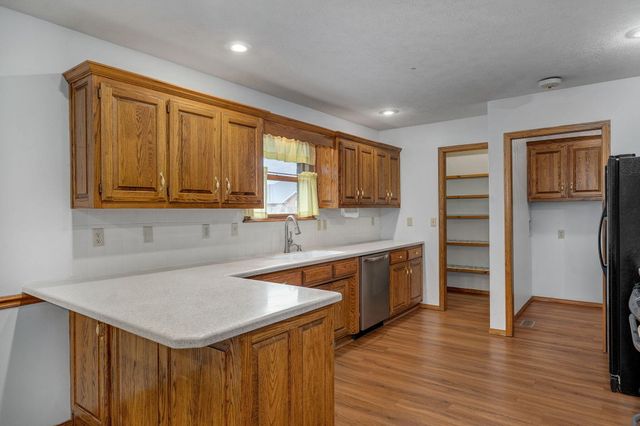 3559 S Swan Avenue, Springfield, MO 65807