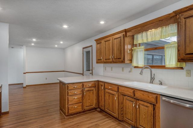 3559 S Swan Avenue, Springfield, MO 65807