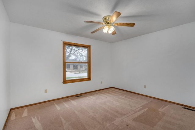 3559 S Swan Avenue, Springfield, MO 65807