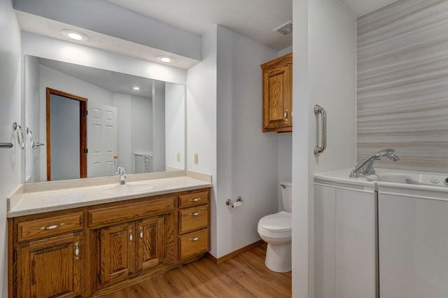 3559 S Swan Avenue, Springfield, MO 65807