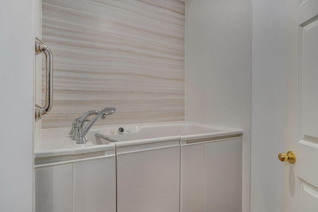 3559 S Swan Avenue, Springfield, MO 65807