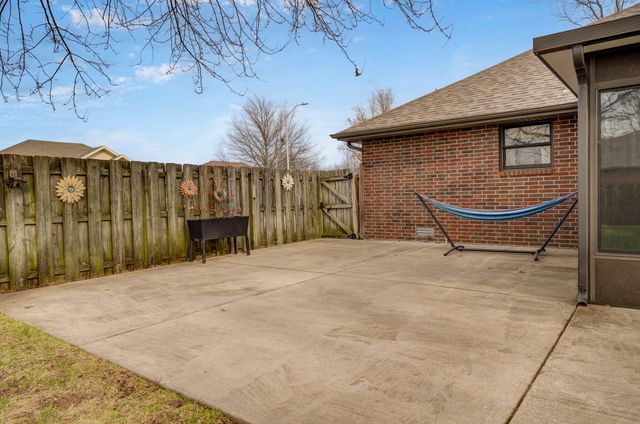 3559 S Swan Avenue, Springfield, MO 65807