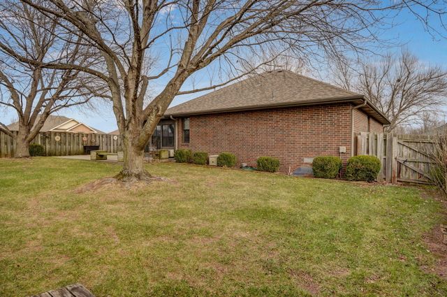 3559 S Swan Avenue, Springfield, MO 65807