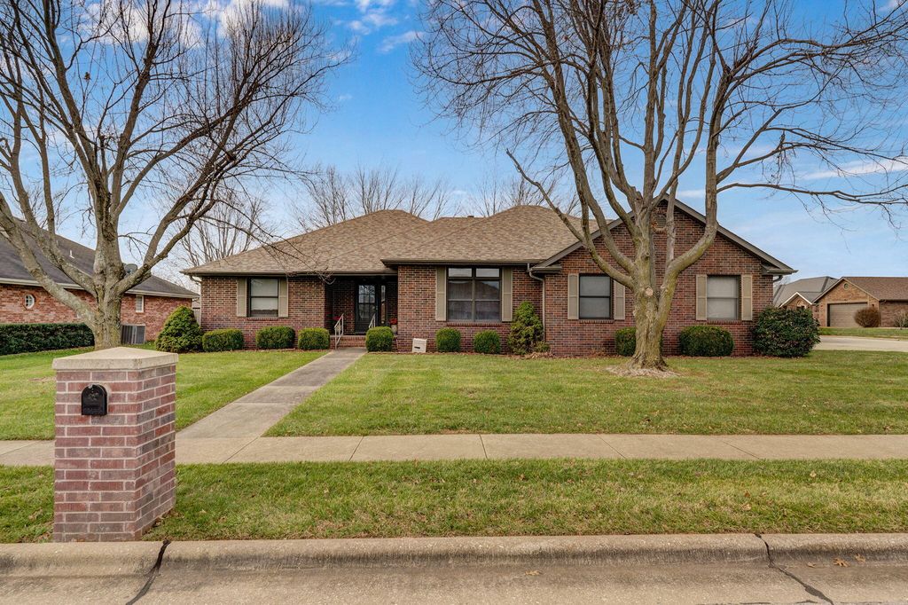 3559 S Swan Avenue, Springfield, MO 65807