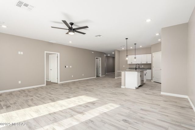 6650 S Cut Bow Drive, Tucson, AZ 85757