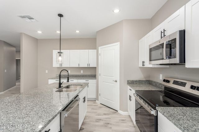 6650 S Cut Bow Drive, Tucson, AZ 85757