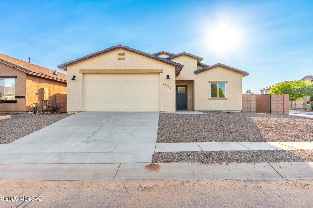 6650 S Cut Bow Drive, Tucson, AZ 85757