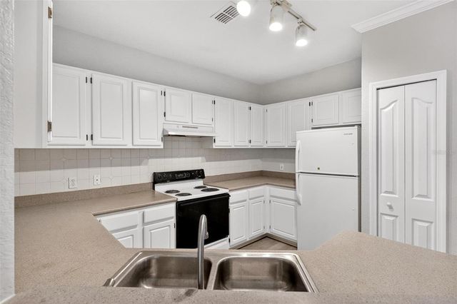 2847 SHADOW VIEW CIRCLE 2847, Maitland, FL 32751