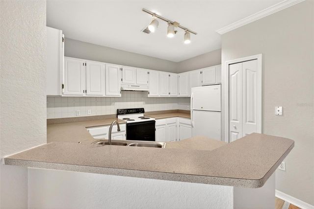 2847 SHADOW VIEW CIRCLE 2847, Maitland, FL 32751