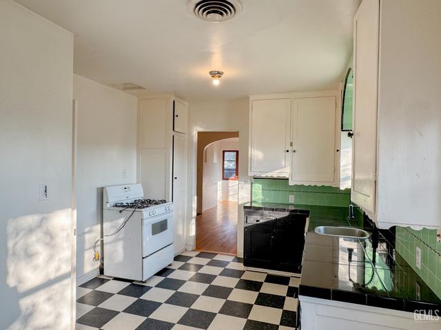 331 Flower Street, Bakersfield, CA 93305