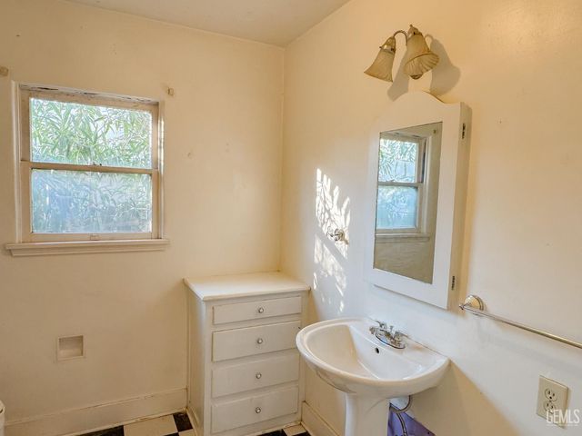 331 Flower Street, Bakersfield, CA 93305