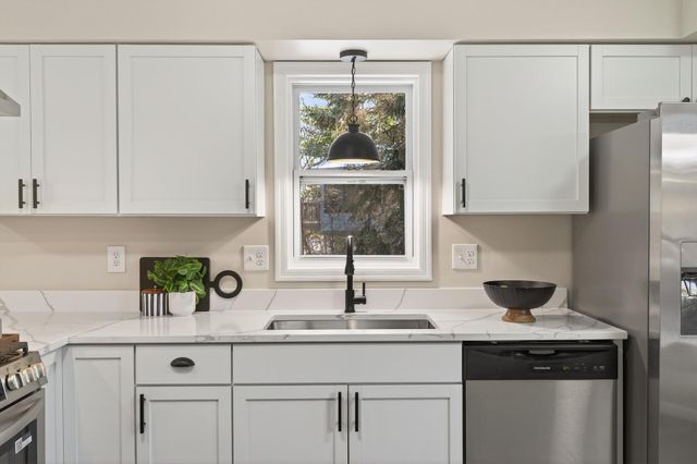 8295 Jewel Avenue S, Cottage Grove, MN 55016