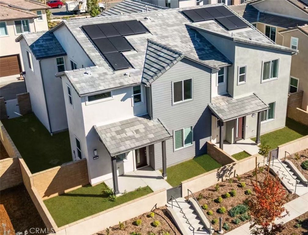 Image 2 of property listing at 289 Shoveler, Irvine, CA 92618