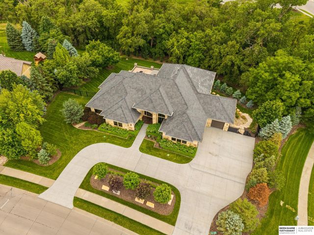 17445 Valley Drive, Omaha, NE 68130