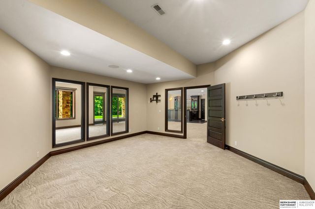 17445 Valley Drive, Omaha, NE 68130