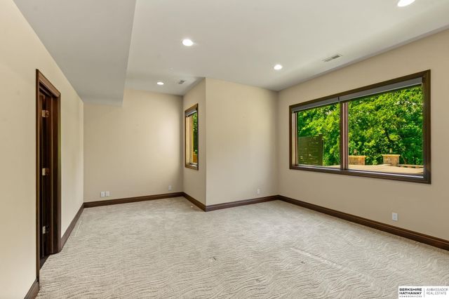 17445 Valley Drive, Omaha, NE 68130