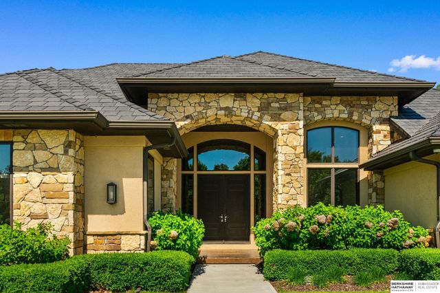 17445 Valley Drive, Omaha, NE 68130