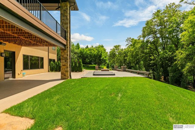 17445 Valley Drive, Omaha, NE 68130