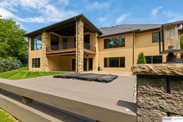 17445 Valley Drive, Omaha, NE 68130