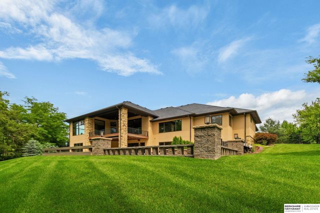 17445 Valley Drive, Omaha, NE 68130