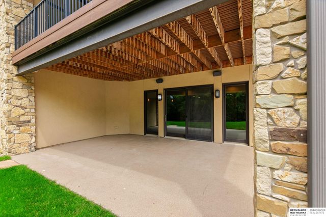 17445 Valley Drive, Omaha, NE 68130