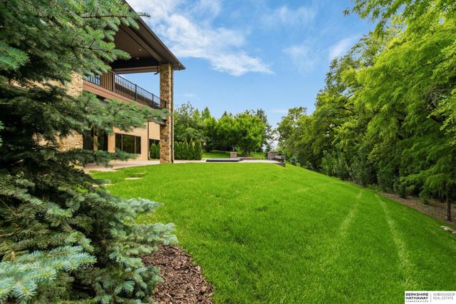 17445 Valley Drive, Omaha, NE 68130