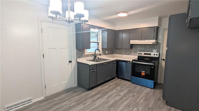 4002 S Hocker Avenue, Independence, MO 64055