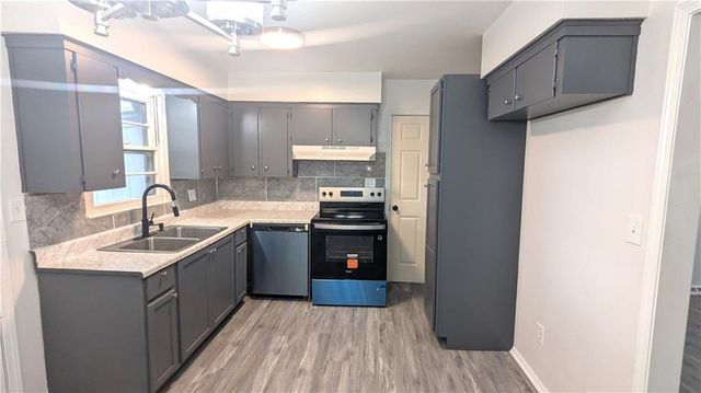 4002 S Hocker Avenue, Independence, MO 64055