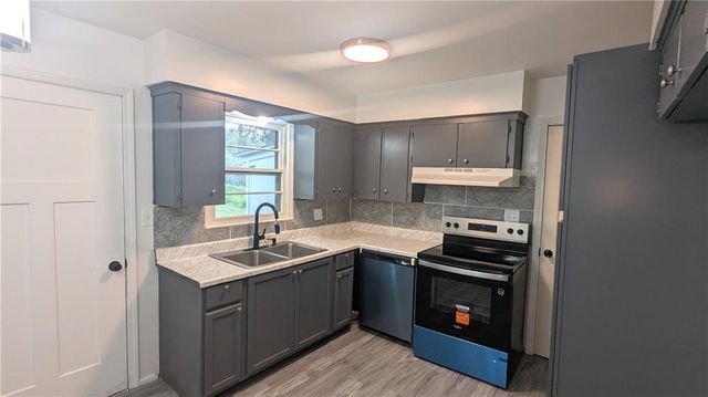 4002 S Hocker Avenue, Independence, MO 64055