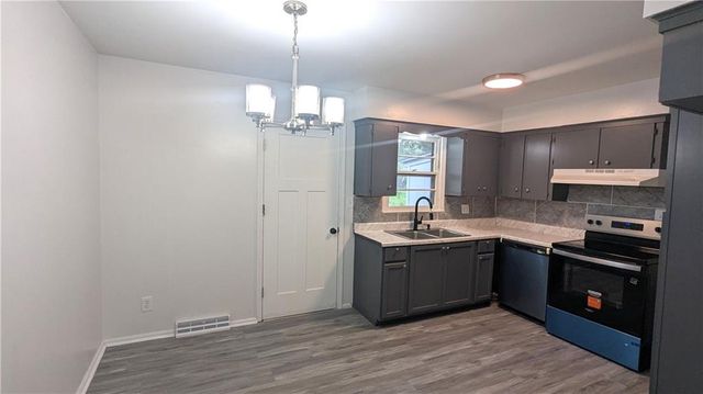 4002 S Hocker Avenue, Independence, MO 64055