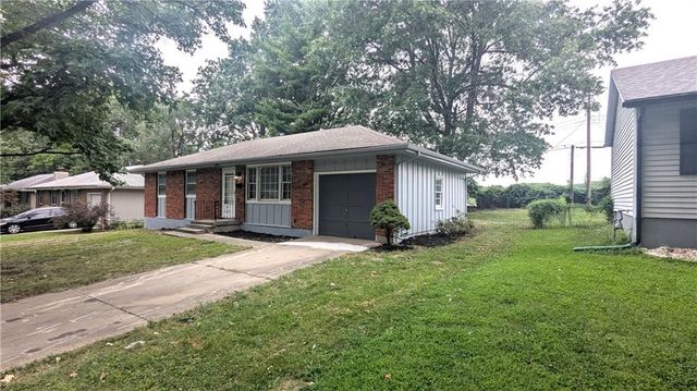 4002 S Hocker Avenue, Independence, MO 64055