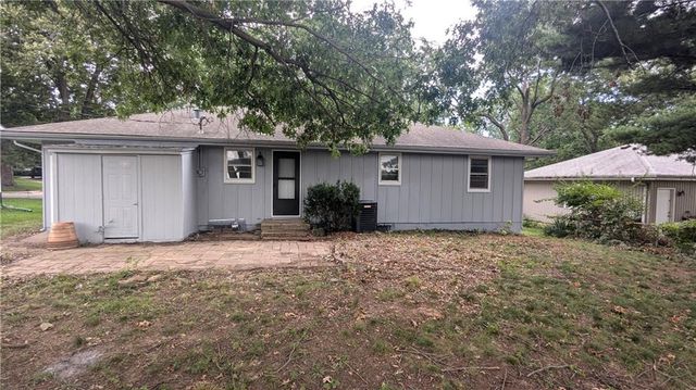 4002 S Hocker Avenue, Independence, MO 64055