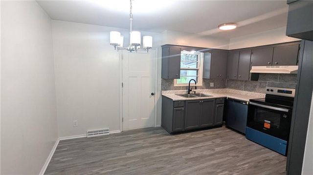 4002 S Hocker Avenue, Independence, MO 64055