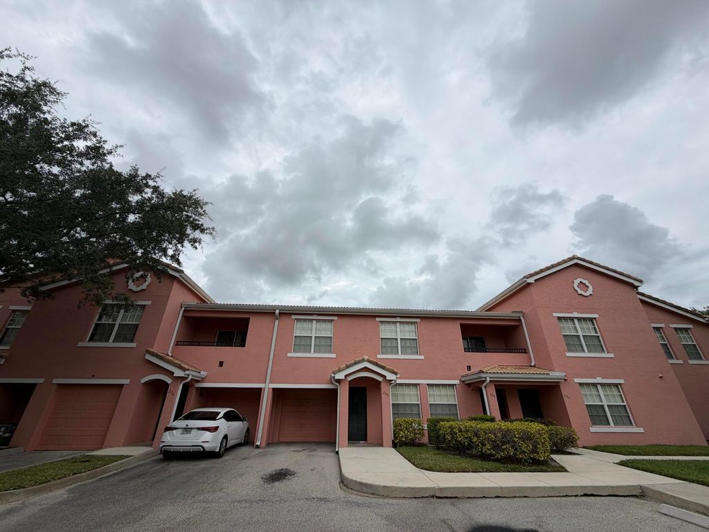 150 SW Peacock Blvd Apt 26-102 St, Port St Lucie, FL 34986