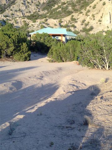 140 Cerrito De Baca, Ojo Caliente, NM 87549