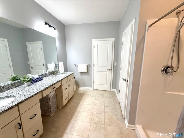 1073 Augusta Drive 1073, Oxford, CT 06478