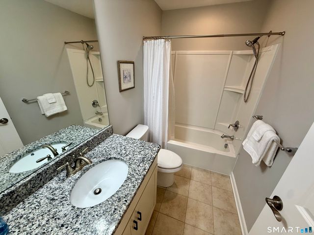 1073 Augusta Drive 1073, Oxford, CT 06478