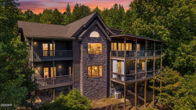 2837 Cedar Falls Way, Sevierville, TN 37862