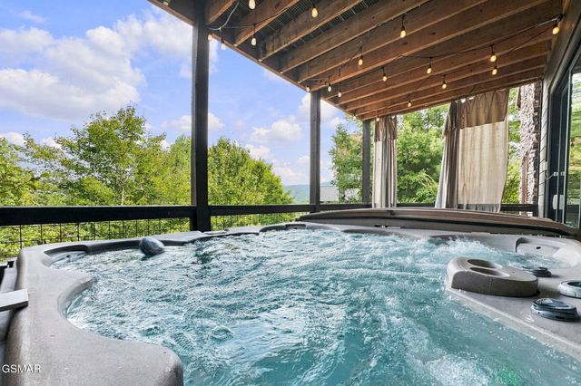 2837 Cedar Falls Way, Sevierville, TN 37862
