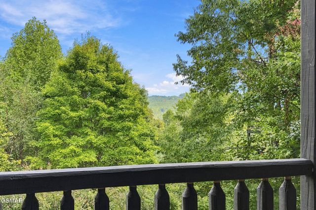 2837 Cedar Falls Way, Sevierville, TN 37862