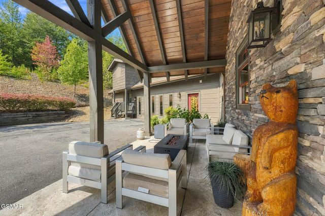2837 Cedar Falls Way, Sevierville, TN 37862