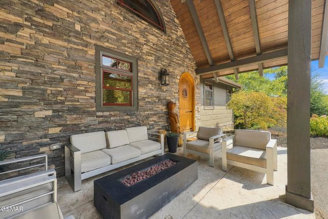 2837 Cedar Falls Way, Sevierville, TN 37862