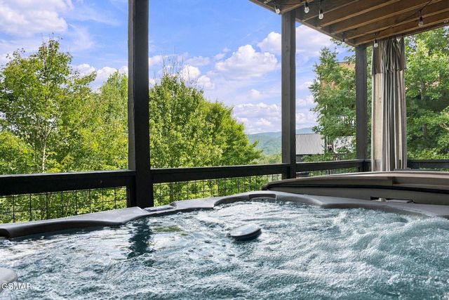 2837 Cedar Falls Way, Sevierville, TN 37862