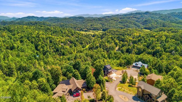 2837 Cedar Falls Way, Sevierville, TN 37862