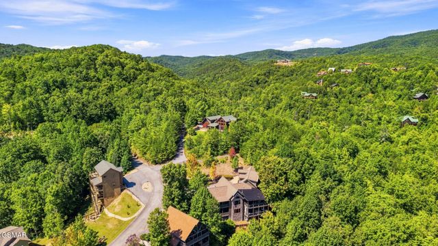 2837 Cedar Falls Way, Sevierville, TN 37862
