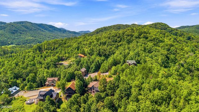 2837 Cedar Falls Way, Sevierville, TN 37862