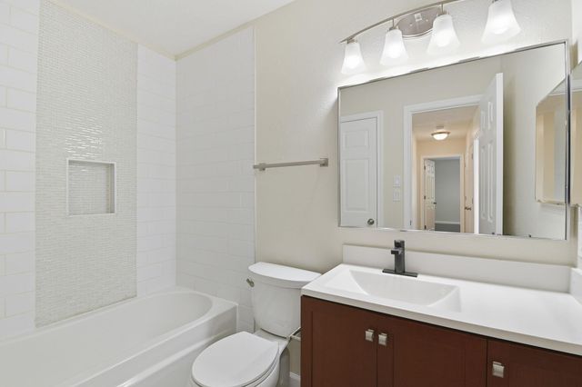 212 Glade Bridge Lane, Dickinson, TX 77539