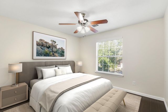 212 Glade Bridge Lane, Dickinson, TX 77539