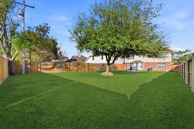 212 Glade Bridge Lane, Dickinson, TX 77539