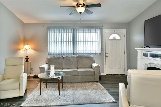 2401 Stewart Drive NW, Warren, OH 44485